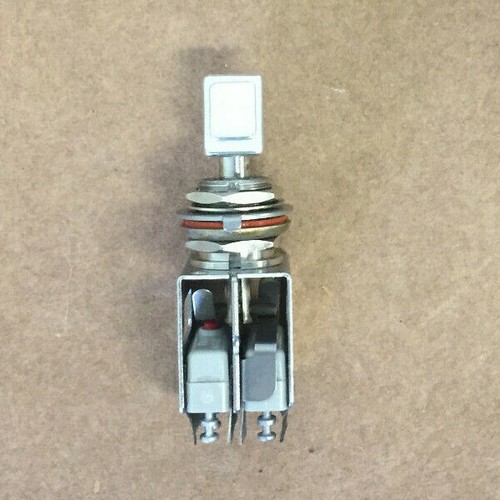 LOCKHEED 7903727-00 MICRO TOGGLE SWITCH 2 POLE, DOUBLE THROW 31AT417-T2 - Picture 3 of 5