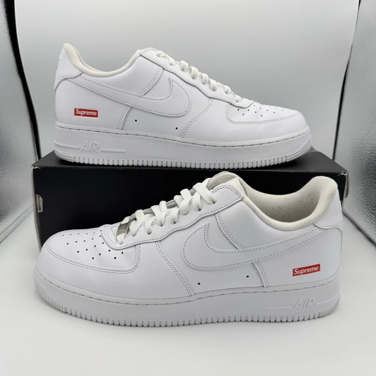 Preços baixos em Nike Air Force 1 x Supreme Low Box Logo - White