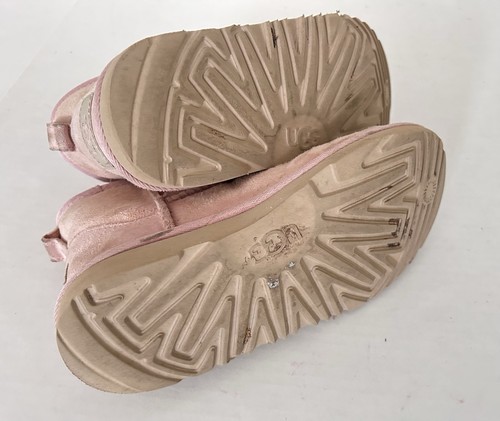 UGG Australia Low Top Boots Girls Youth Size 1 Pink Slip On - Picture 7 of 9