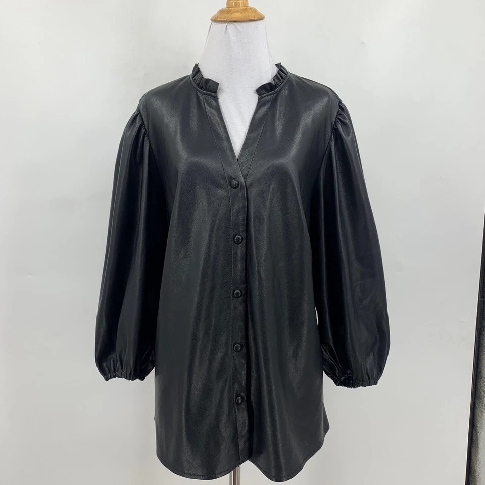 Top Andrew Marc New York para mujer 1X Plus negro imitación cuero manga abullonada abotonada Foto 2 de 4