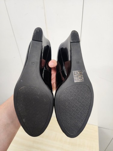 TORY BURCH Bow Open Toe Wedge PUMPS BLACK Patent Leather Gold Logo SIZE 8.5 $278 - Picture 10 of 10