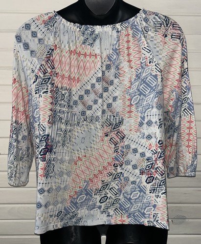 Blusa Campesina Chaps Ralph Lauren Talla PLUS 2X Rosa Azul Geo Estampado Usada en Excelente Condición - Imagen 7 de 10