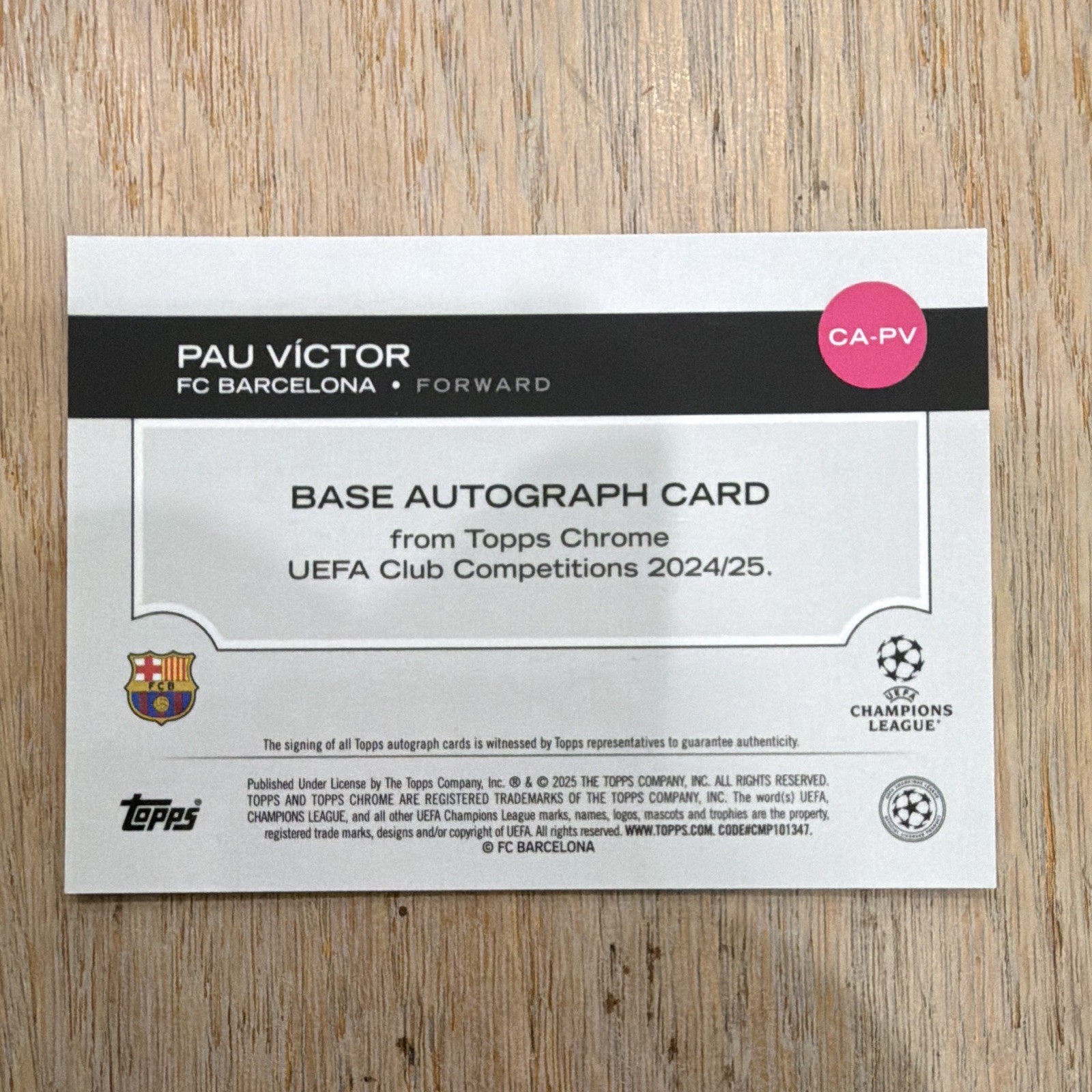 Topps Chrome UEFA 2024/25 Pau Víctor FC Barcelona CA-PV Auto RC /50 view 2