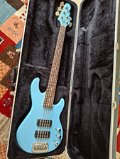 G&L L-2500 E-Bass 5-saitig blau Rechtshänder 21 Bünde inkl. Koffer
