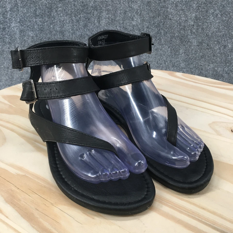 Sandalias para mujer Journee Collection 7,5 Gladiador negras imitación cuero informales NUEVAS Foto 3 de 4