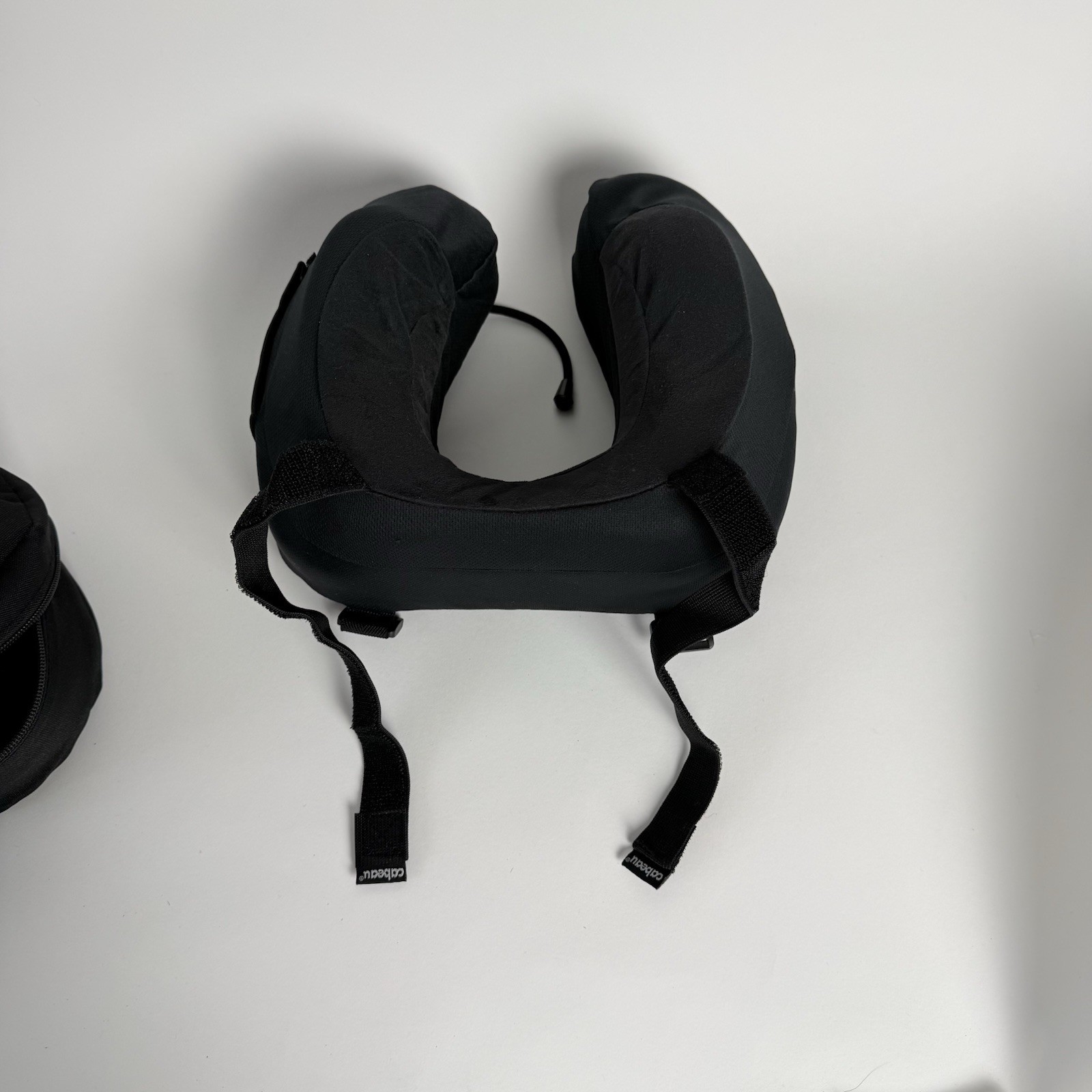 Cabeau TNE S3 Travel Neck Pillow with HeadCatch Support Memory Foam +straps Blck