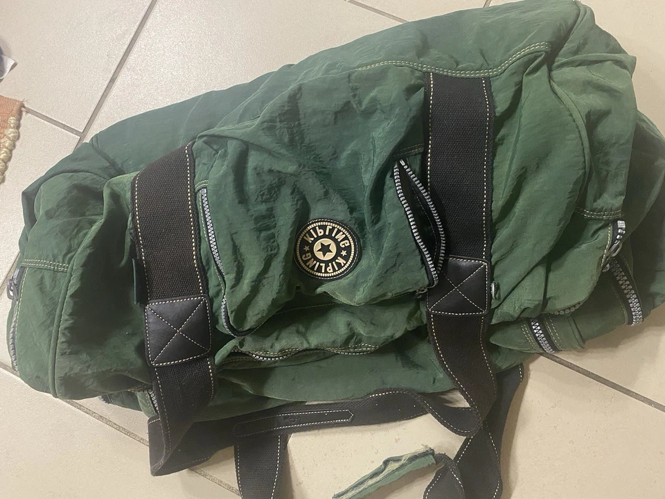 Bolso de viaje Kipling Jumbo de lona verde bolso de gimnasio con llavero de felpa Denise Monkey Foto 2 de 4