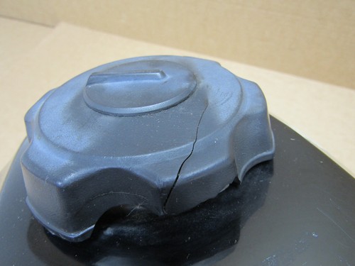 Kawasaki KLX 650-C1 1994 3,646 miles petrol fuel tank (13655) - Picture 11 of 11