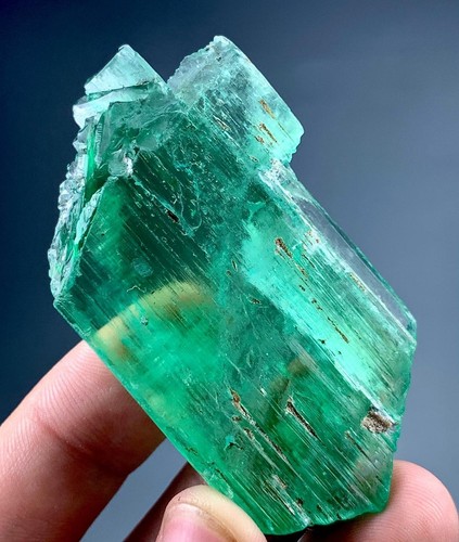 274 Karat Kunzit Kristall aus Afghanistan - Bild 4 von 14