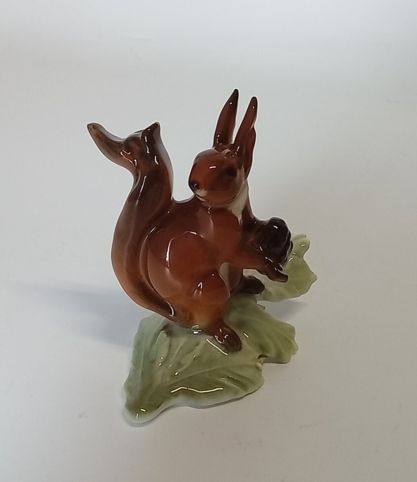 ドイツ製 Hutschenreuther ペールピーチ 金彩 美しいレリーフ5枚 Hutschenreuther Selb Achtziger Squirrel On Leaf w/ Acorn Porcelain