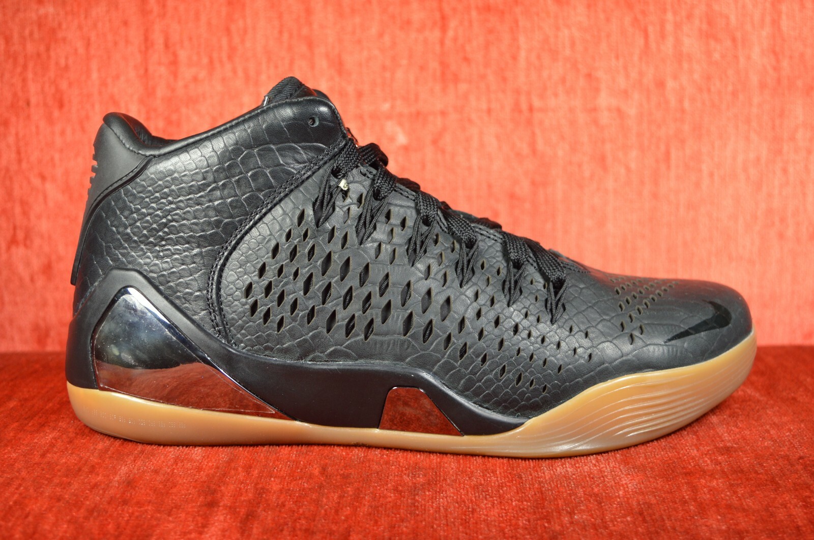 WORN TWICE Nike Kobe IX 9 Mid EXT Black Snakeskin Gum Mamba Size 9.5 704286-001 WORN TWICE Nike Kobe IX 9 Mid EXT Black Snakeskin Gum Mamba Size 9.5 704286-001