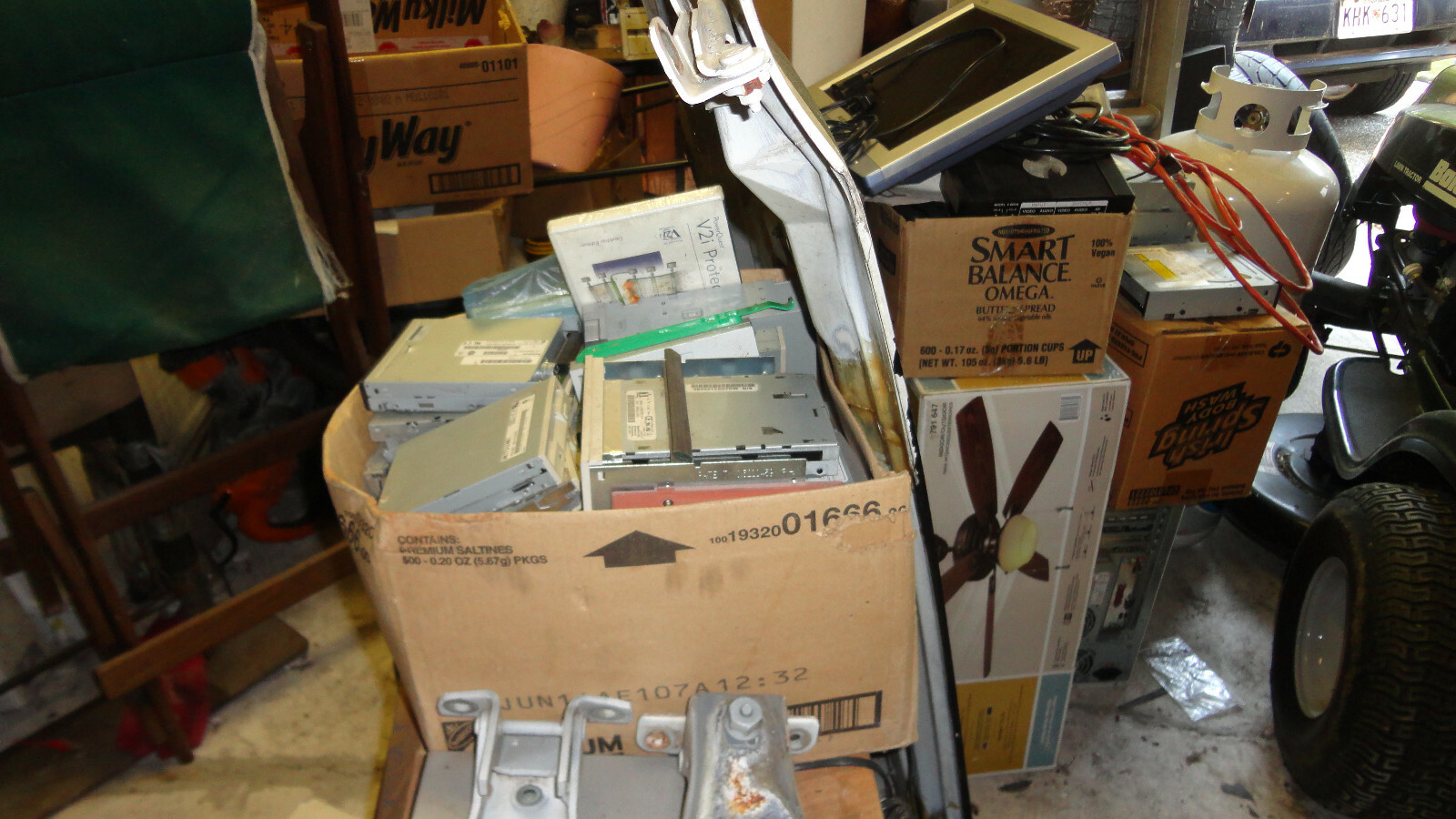 LOT of 100+pc system & parts dell compaq hp ibm and many more keyboard ...