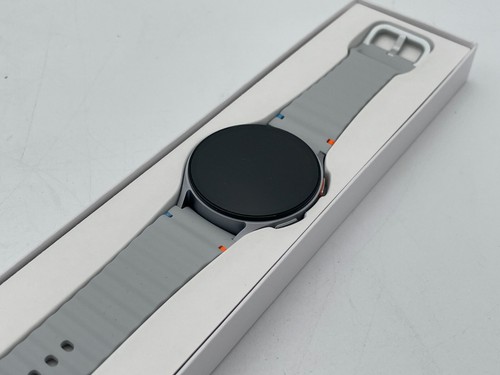 Galaxy Watch7 Aluminum 44mm SM-L315U 32GB Silver - Unlocked - Great Condition - Photo 6 sur 7