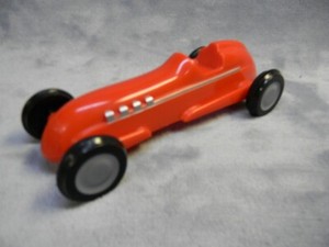 VINTAGE 1/18 SCALE SCHYLLING RUBBER BAND RED PLASTIC WIND-UP RACE CAR