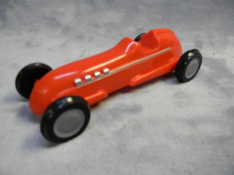 VINTAGE 1/18 SCALE SCHYLLING RUBBER BAND RED PLASTIC WIND-UP RACE CAR