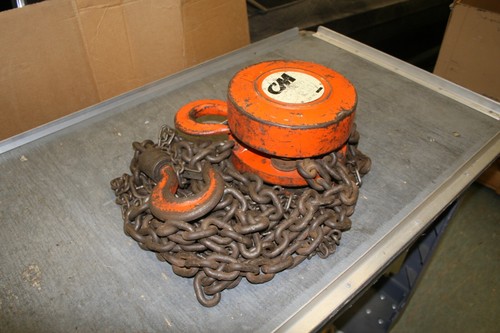 CM Series 622 2 Ton Manual Chain Hoist - Picture 4 of 11