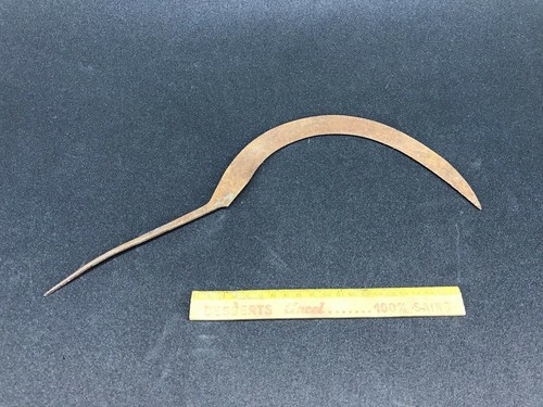 Alte Sichel aus oxidiertem Metall, Hirschkopfpunze Nr. 33, altes Werkzeug - Bild 4 von 6
