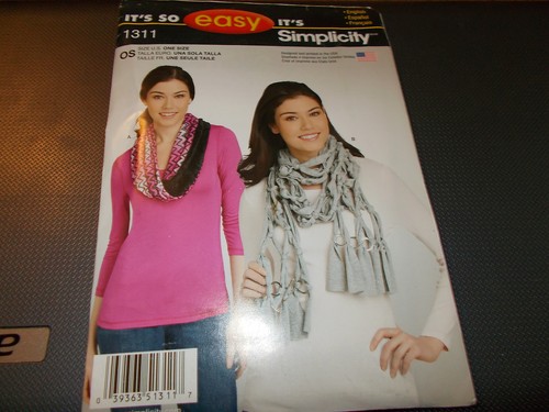 Simplicity Pattern 1311 IT"S SO EZ Infinity Scarf & Knotted Scarf  FASHION! - Picture 1 of 2