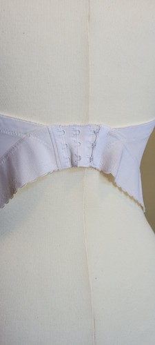 Vintage 90’s Frederick’s of Hollywood White Lace Corset 36B - Picture 9 of 17