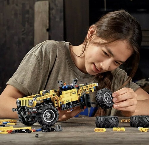 LEGO TECHNIC 42122 JEEP WRANGLER 665 PIECES Brand New, Fast Free Shipping! - Picture 5 of 6