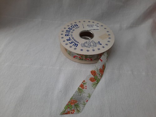 VTG WFR Fabric Ribbon Christmas Themed Pine Boughs w/ Red Ribbon 7/8" x  23 Yds - Picture 1 of 7