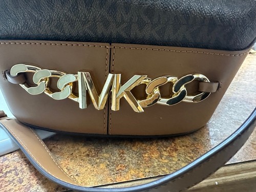 MICHAEAL KORS Devon Medium Logo Bucket Bag - Picture 12 of 13