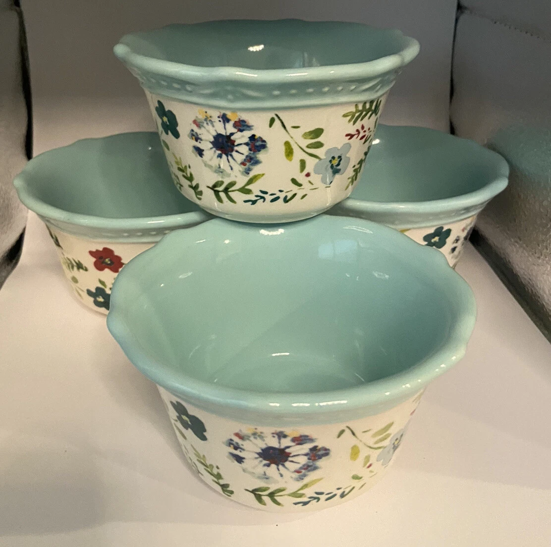 4 Pioneer Woman Kari Ramekin 4 Stoneware Floral Scalloped 4