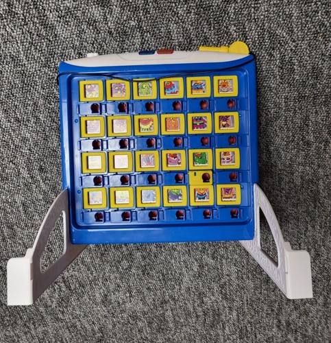 Electronic Guess Who Extra - With Key Unlock To Win  Lights & Sounds Hasbro - Picture 5 of 5