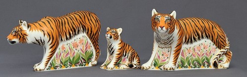 Royal Crown Derby 'Sumatran Tiger, Tigress & Cub' Box & Cert. 3 x Paperweights - Picture 9 of 10