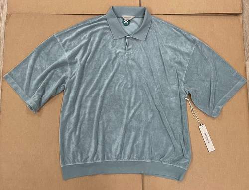 FEAR OF GOD ESSENTIALS SS S/S POLO DE RIZO SICÓMORO VERDE COMO NUEVO AZUL TALLA XXL