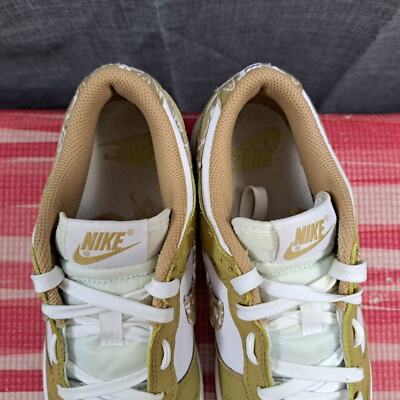 靴 Nike WMNS Dunk Low ESS \"Barley Paisley\" Nike Dunk Low Womens Barley Paisley DH4401-104 | SneakerNews.com