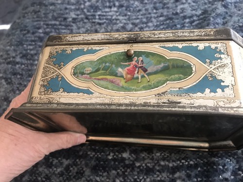Vintage Artstyle Chocolate Company Featuring “Hand Fan” - Picture 5 of 8