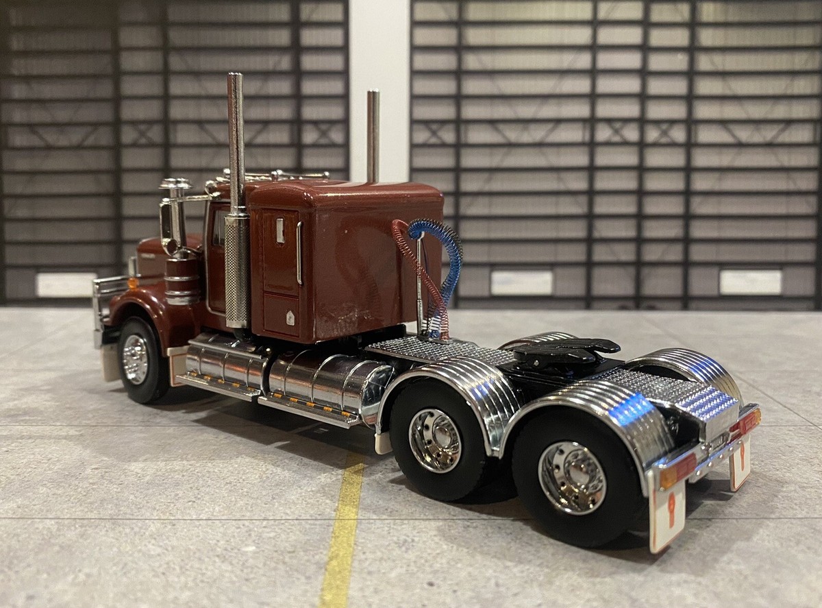 ダイキャストプロモーション　Kenworth W900 Kenworth W900 Frameless Dump Truck Red and Chrome Long Haul