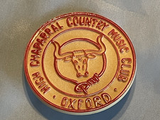 SELTENES HOHES CHAPARRAL COUNTRY MUSIC CLUB OXFORD KUNSTSTOFF ABZEICHEN EMBLEM WESTERN 50 MM