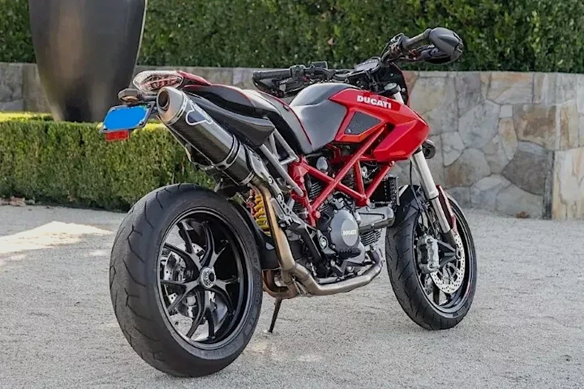 2012 Ducati Hypermotard 796 - right rear profile