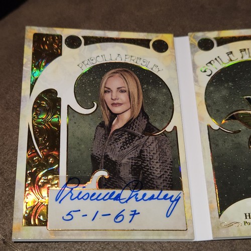 2024 Leaf History Book Pop Culture PRISCILLA PRESLEY Stile Floreale Auto 1/1 - Picture 4 of 5