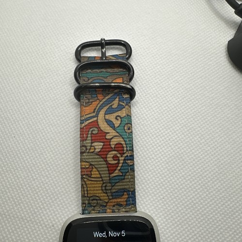 GREAT!! Fitbit Versa Lite FB415 Smartwatch Activity Tracker Works With Charger - Picture 13 of 16