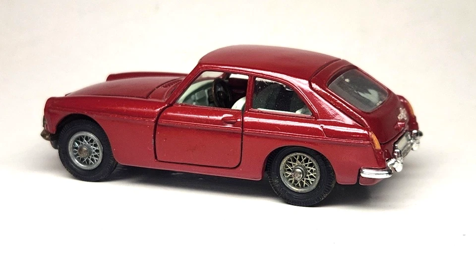 MGB GT - Corgi Toys - escala 1/43 - 327 com caixa - brinquedo vintage - Imagem 3 de 4