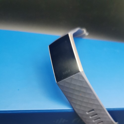 Fitbit Charge 3 FB409 Activity Tracker With Charger Vibrates & Flashes Green - Picture 3 of 5