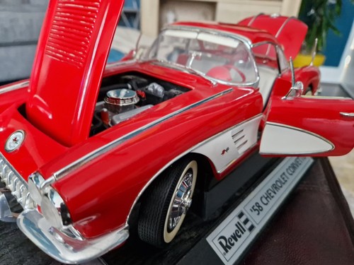 Revell 1958 CHEVROLET CORVETTE - Picture 6 of 15