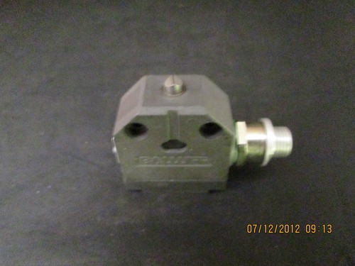 Balluff Limit Switch BNS 819-100-D-13-S21 - Picture 1 of 4