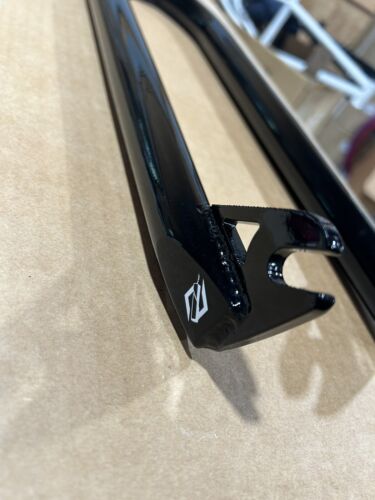 TNT BICYCLES 29" BMX CRUISER FORK - BLACK (DISCOUNTED - (B-STOCK) - Picture 4 of 10