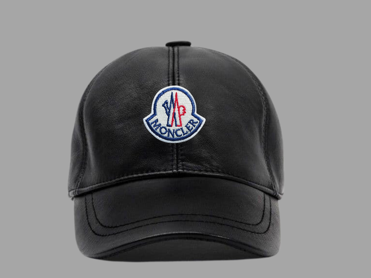 MONCLER FRGMT 黒キャップ ホワイトロゴ 3 pcs of MONCLER Embroidery Logo Patch with white border