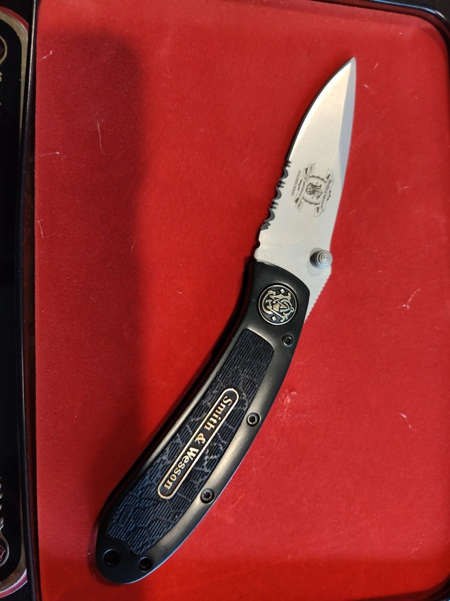 Smith & Wesson 150th Anniversary Golden Issue Knife In Tin Smith & Wesson 150th Anniversary Golden Issue Knife In Tin