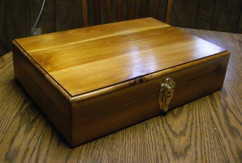 Cedar Chest / Keepsake Box 17 x 14 x 5 with Glossy Finish - Picture 2 of 9