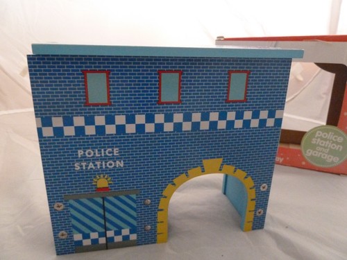 WOODEN TRAIN SET ACCESSORY: POLICE STATION AND GARAGE - BOXED - Picture 4 of 10