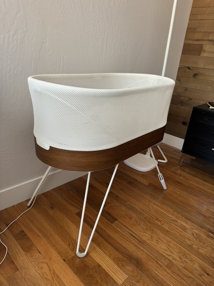 Happiest Baby Snoo Smart Sleeper (4 months preowned