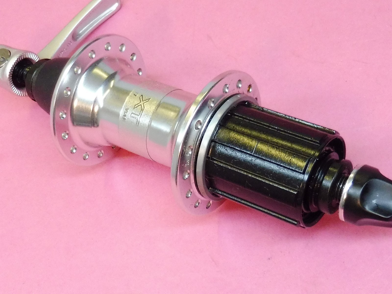 Shimano XT 737 - Rear Freehub 32 135 mm HG Fahrrad hub - NOS Shimano XT 737 - Rear Freehub 32 135 mm HG Fahrrad hub - NOS