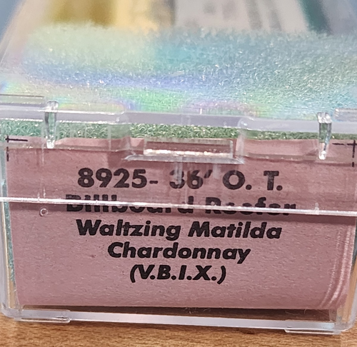 RoundHouse Trains N Scale 36' Billboard Reefer Waltzing Matilda Chardonnay - Picture 3 of 4