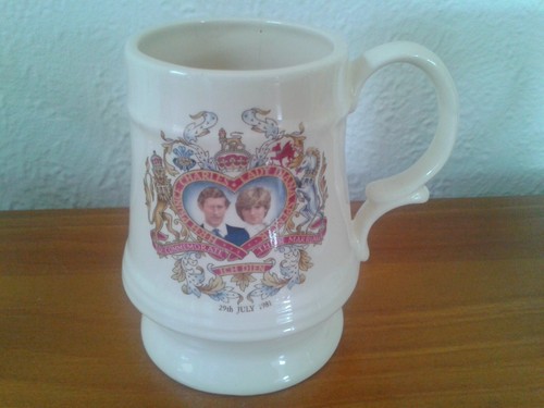 Royal Wedding Cup 1981. CROWN STAFFORDSHIRE & A Charles & Di Glass Fergie Plate - Picture 14 of 18